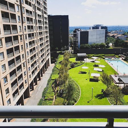 Westpoint Sandton Apartments ヨハネスブルグ エクステリア 写真