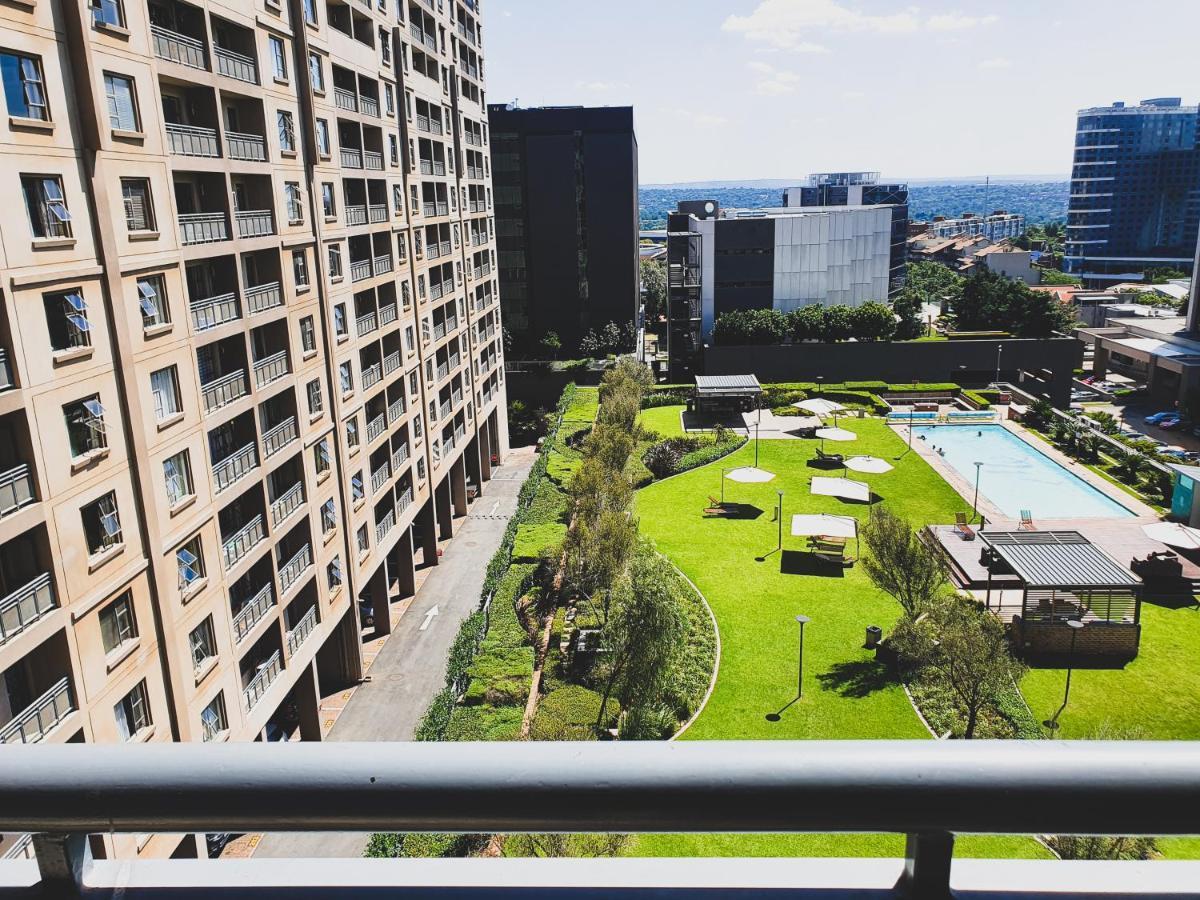 Westpoint Sandton Apartments ヨハネスブルグ エクステリア 写真