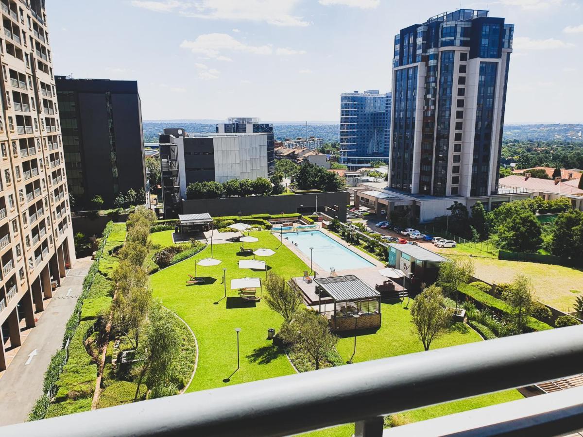 Westpoint Sandton Apartments ヨハネスブルグ エクステリア 写真