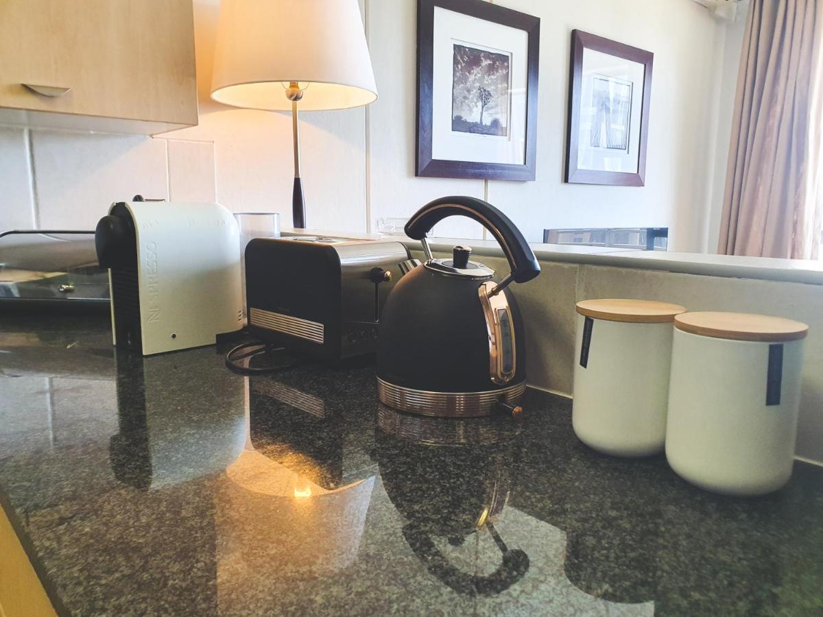 Westpoint Sandton Apartments ヨハネスブルグ エクステリア 写真