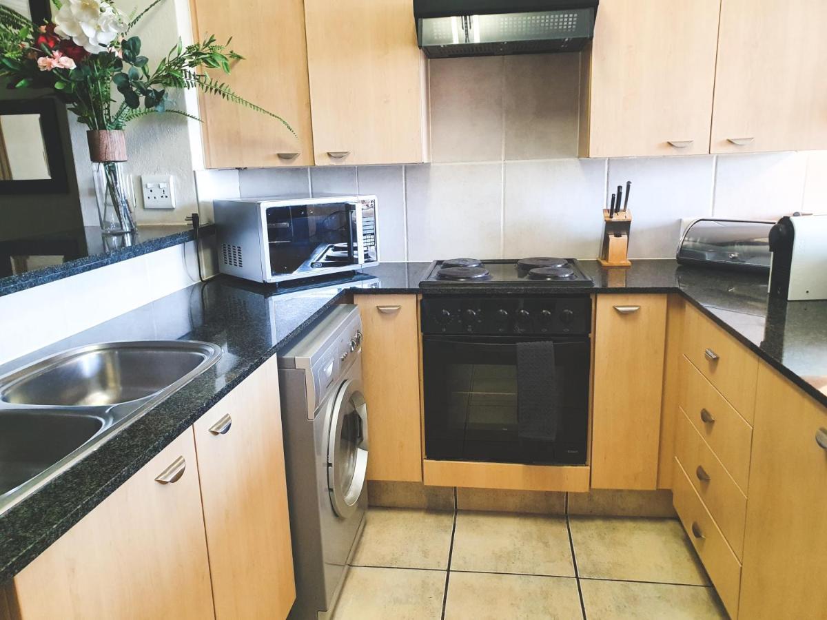 Westpoint Sandton Apartments ヨハネスブルグ エクステリア 写真